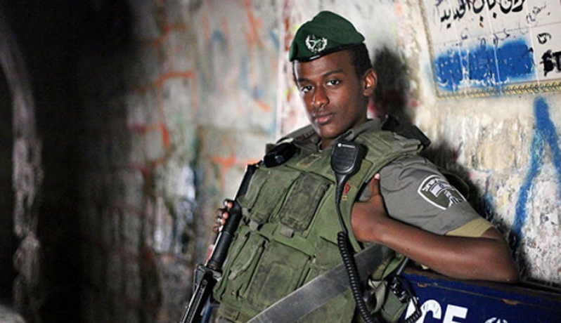 إسرائيليون يتهمون حكومتهم بالتمييز العنصري ضد جندي أسير في غزة