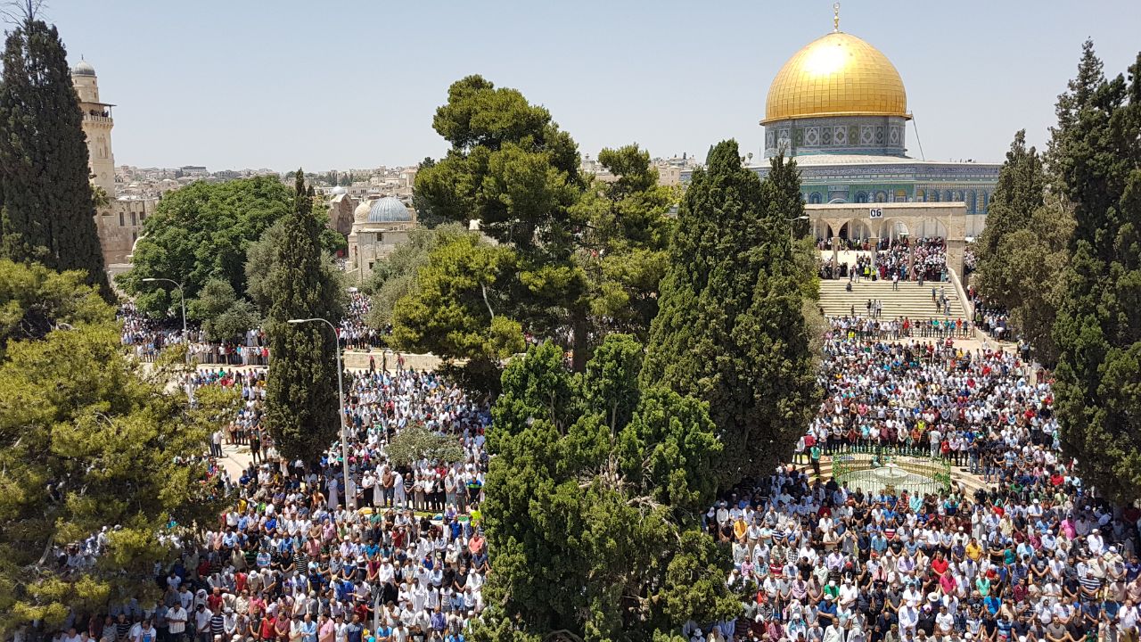 خطيب الأقصى يحذر من التنازل عن مدينة القدس