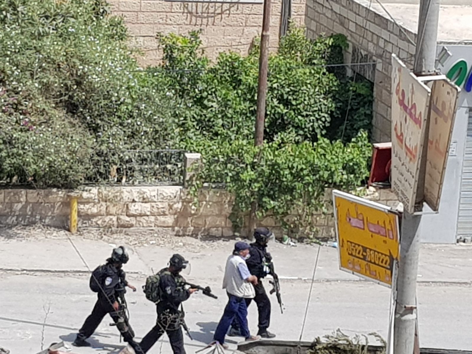 الاحتلال يعتقل 4 فلسطينيين في القدس