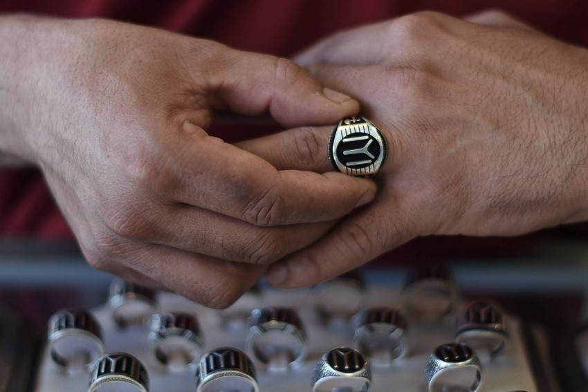 مجوهرات أرطغرل تزين أيدي شبان غزة
