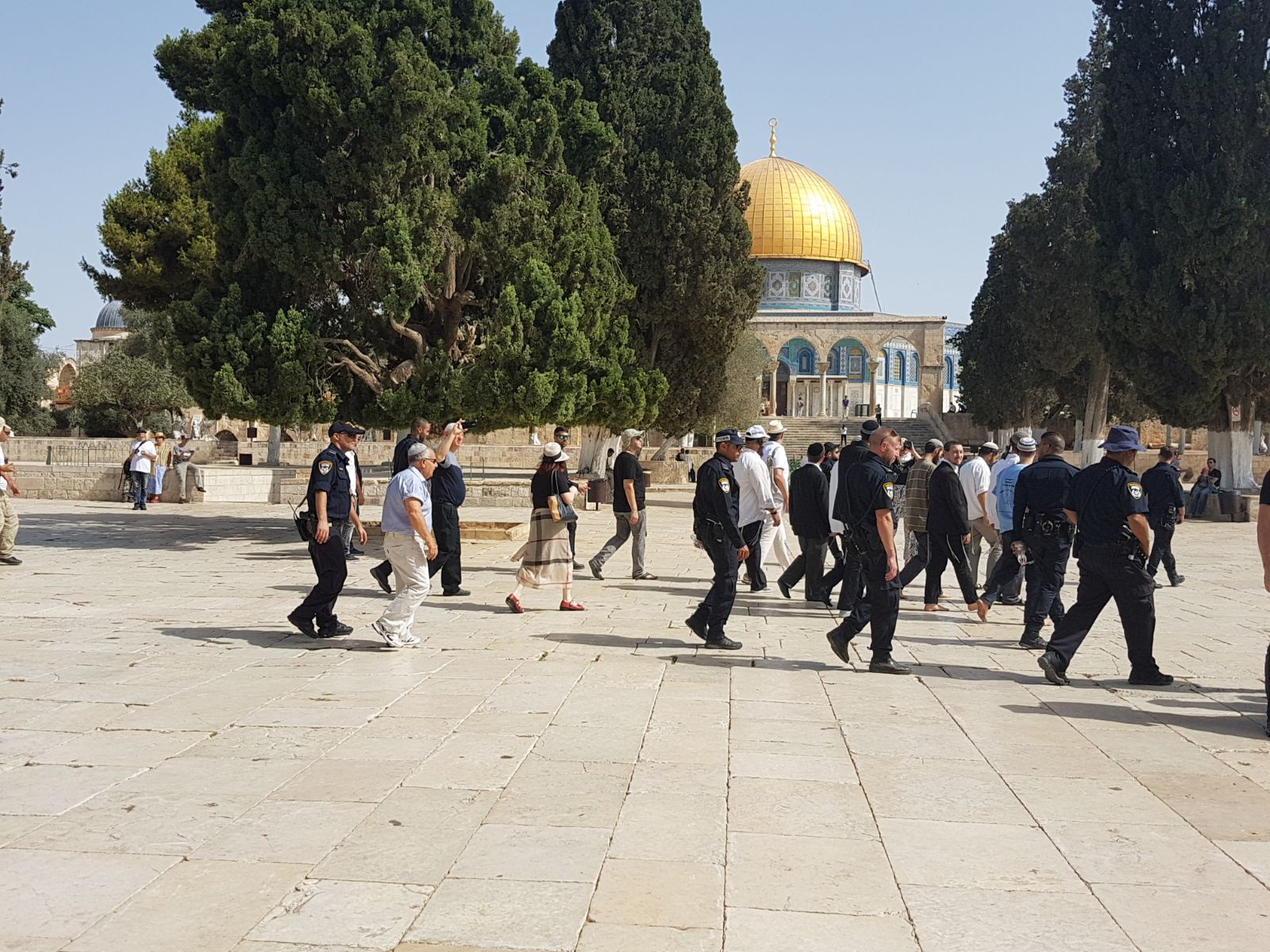 120 متطرفًا يهوديًا يقتحمون المسجد الأقصى