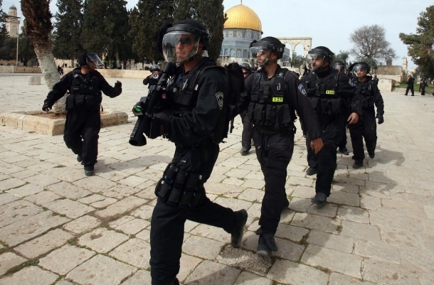 18 مستوطناً يقتحمون الأقصى بحماية شرطة الاحتلال