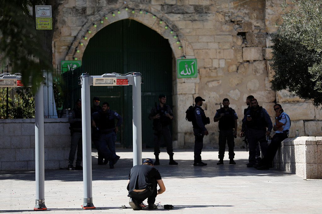 المرجعيات الإسلامية في القدس تطالب بمقاطعة البوابات الإلكترونية