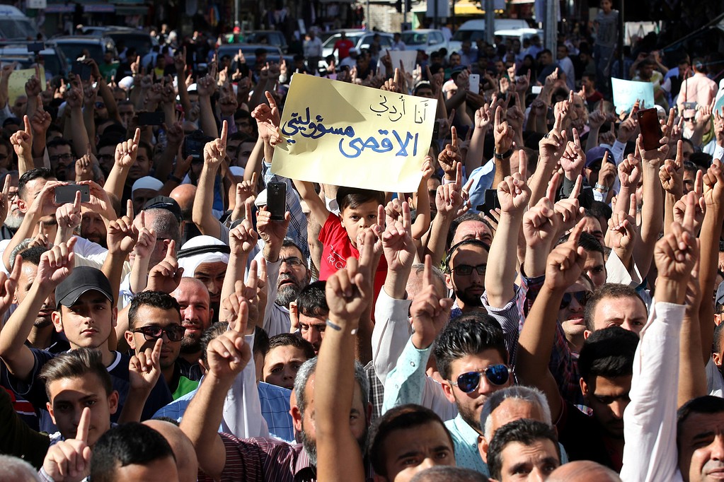 مسيرة حاشدة بالأردن ضد إغلاق المسجد الأقصى