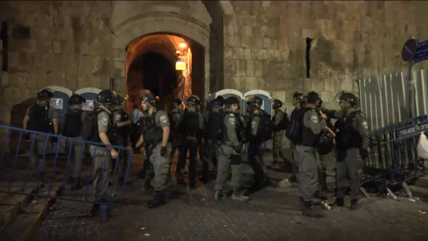 الاحتلال يغلق باب الأسباط لتأمين مسيرة للمستوطنين حول أسوار القدس