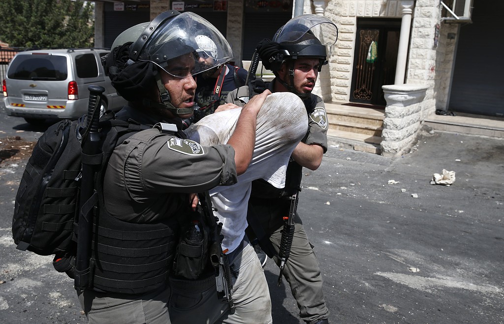 مواجهات واعتقال مواطنَين في القدس