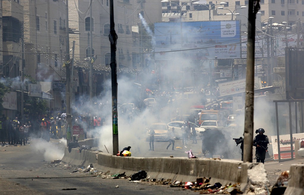 17 إصابة في مواجهات مع الاحتلال بالضفة والقطاع