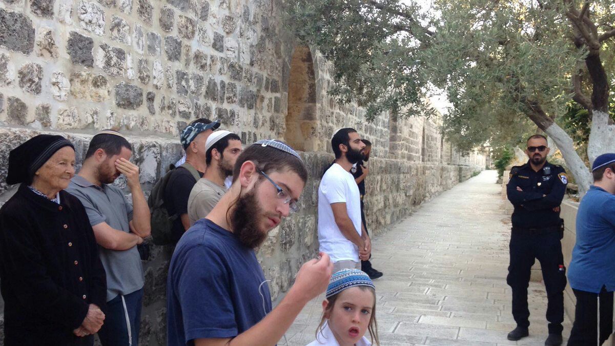 القدس.. 79 مستوطناً يقتحمون باحات المسجد الأقصى