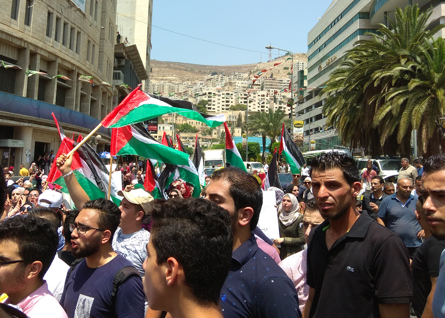 وقفة تضامنية مع القدس والأقصى في صيدا اللبنانية