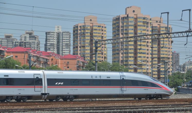 الصين تعيد تشغيل قطار الطلقة السريع