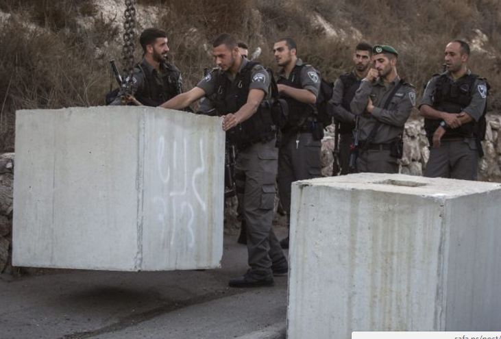 قوات الاحتلال تضع مكعبات إسمنتية على حاجز النشاش