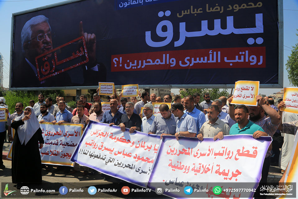الأسرى المقطوعة رواتبهم يدخلون اليوم الثاني في الإضراب عن الطعام