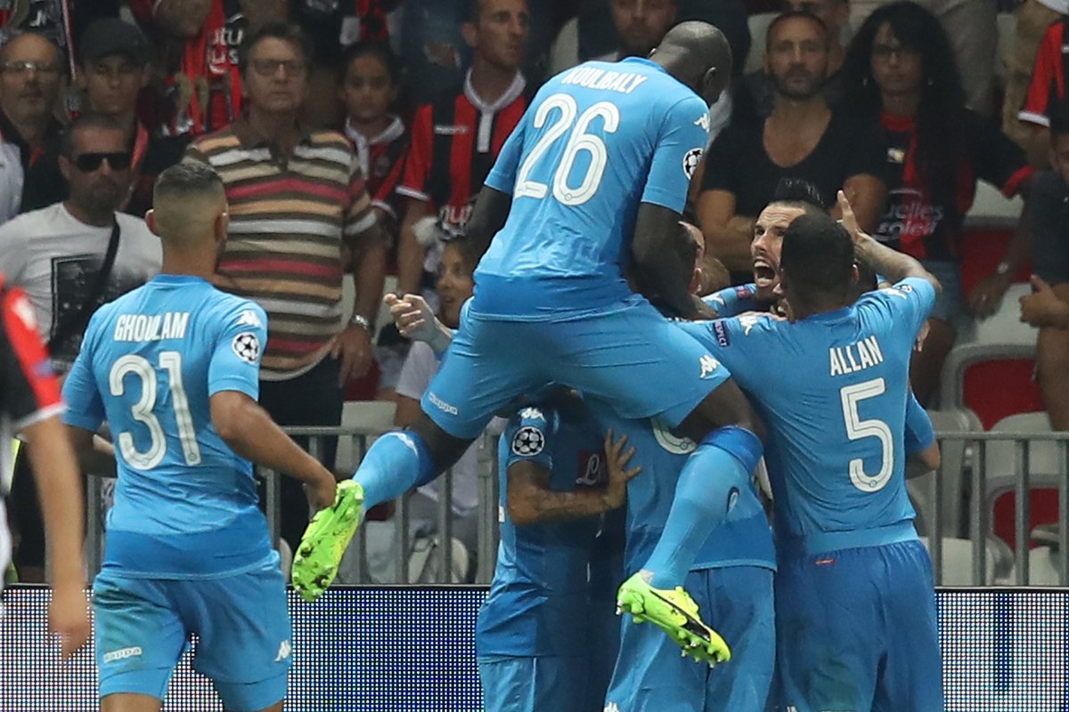 دوري أبطال أوروبا: نابولي وأشبيلية لدور المجموعات