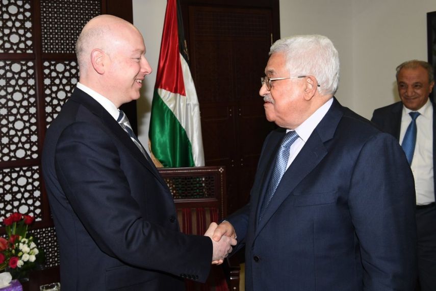وفد أمريكي يلتقي عباس ونتنياهو اليوم لتحريك المفاوضات