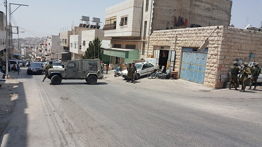 قوات الاحتلال تغلق منطقة الكسارة في الخليل