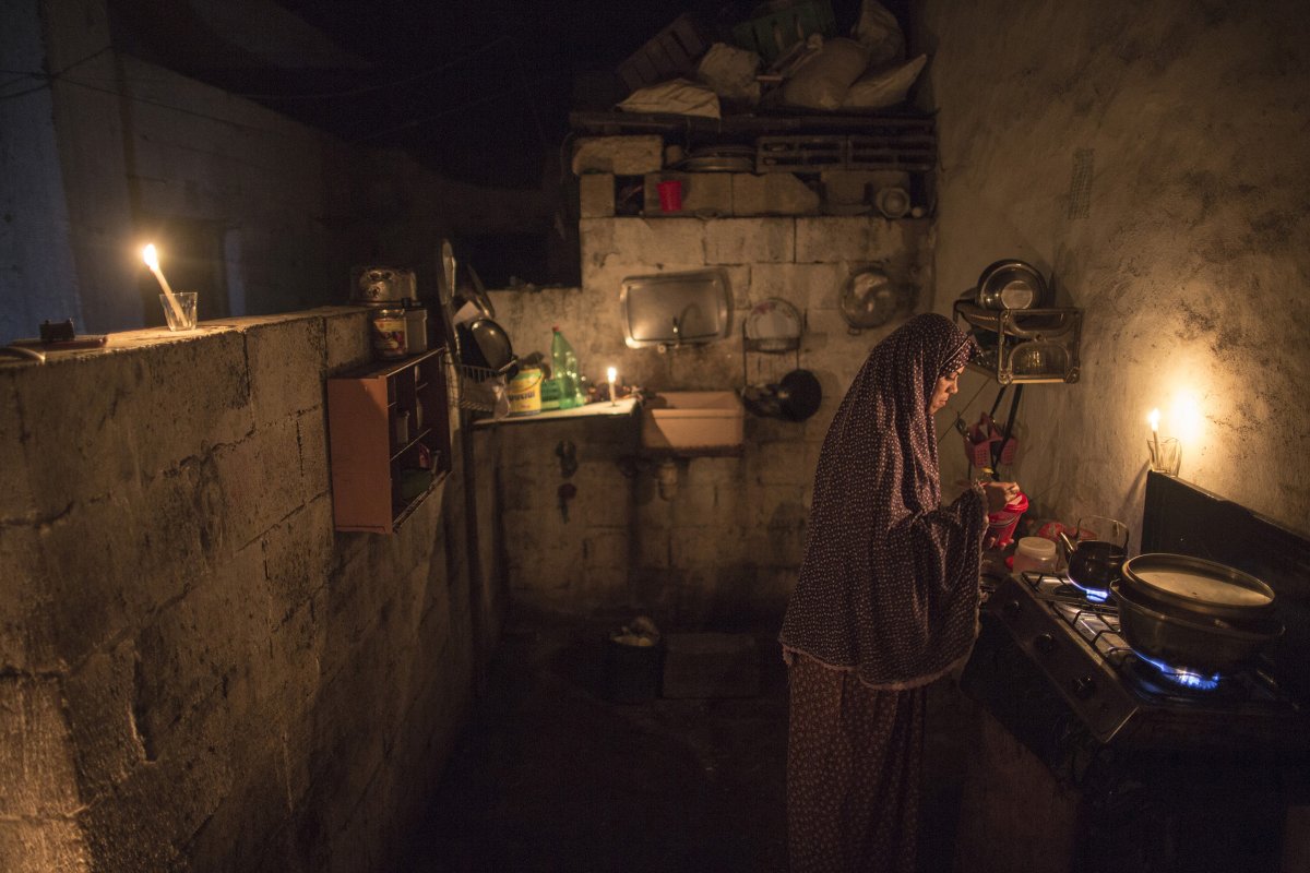 الكهرباء في غزة.. 20 ساعة فصل و4 وصل فقط