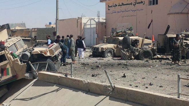 115 قتيلًا وجريحًا بتفجيرين انتحاريين في مسجدين بأفغانستان