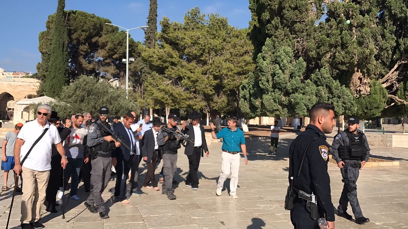 عشرات المستوطنين يؤدون طقوساً تلمودية في المسجد الأقصى