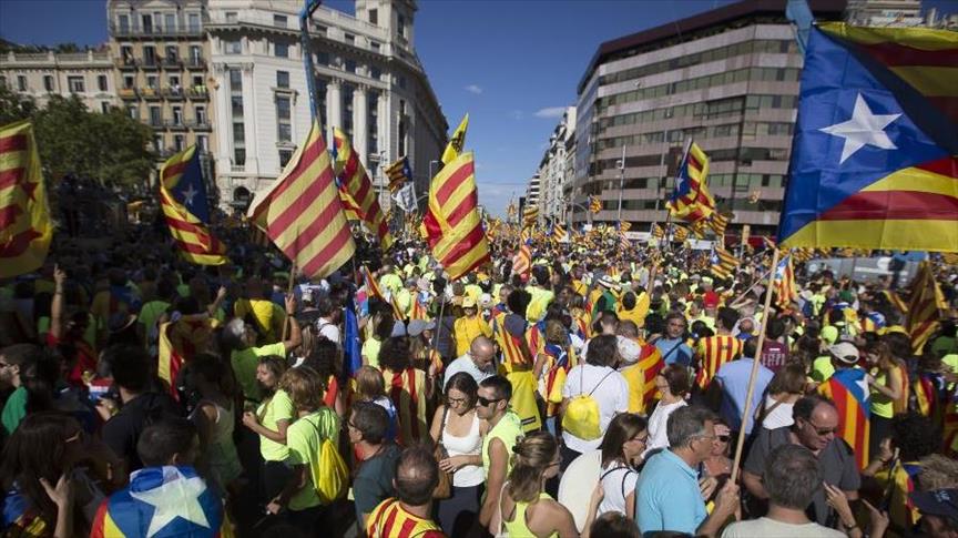 كتالونيون يتوجهون للاستفتاء ومدريد تغلق مراكز الاقتراع