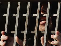أسير فلسطيني يخوض إضرابًا عن الطعام ضد عزله الانفرادي