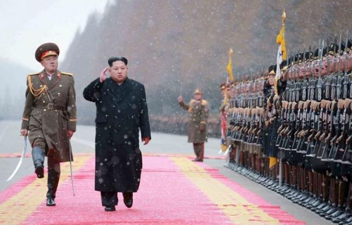 كيم جونغ يتعهد باستكمال قوته النووية ويهدد أميركا