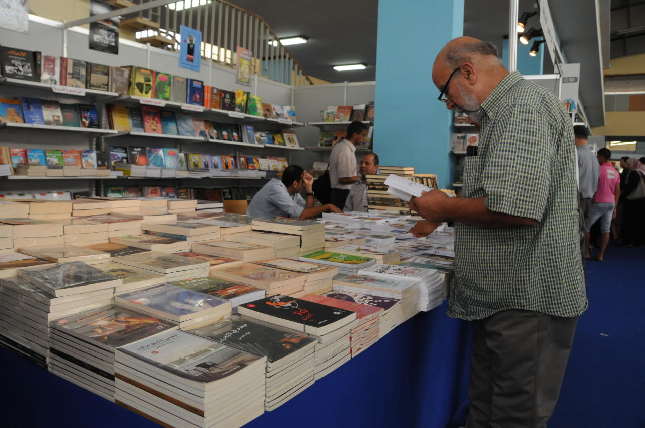 معرض الجزائر للكتاب يحظر 130 عنواناً يروج للفتن والإرهاب