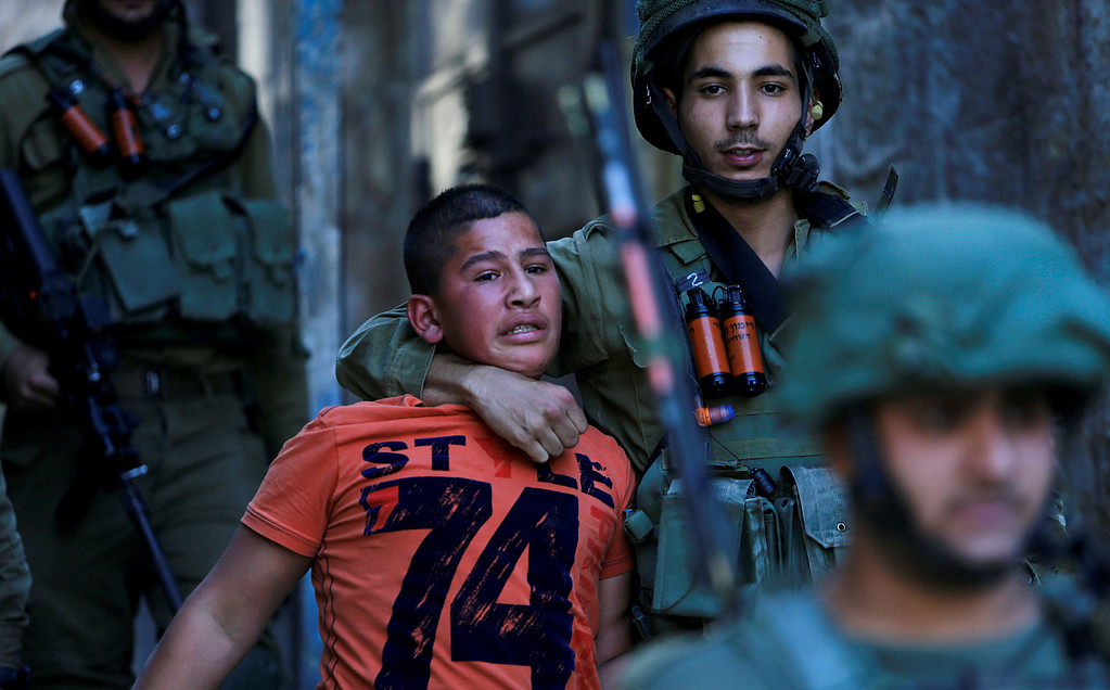 اعتقال طفلين وإصابات بمواجهات مع الاحتلال في مخيم العروب