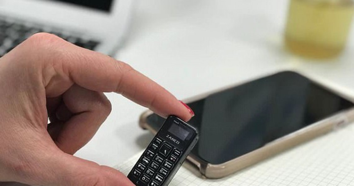 أصغر هاتف في العالم بحجم إصبع الإبهام