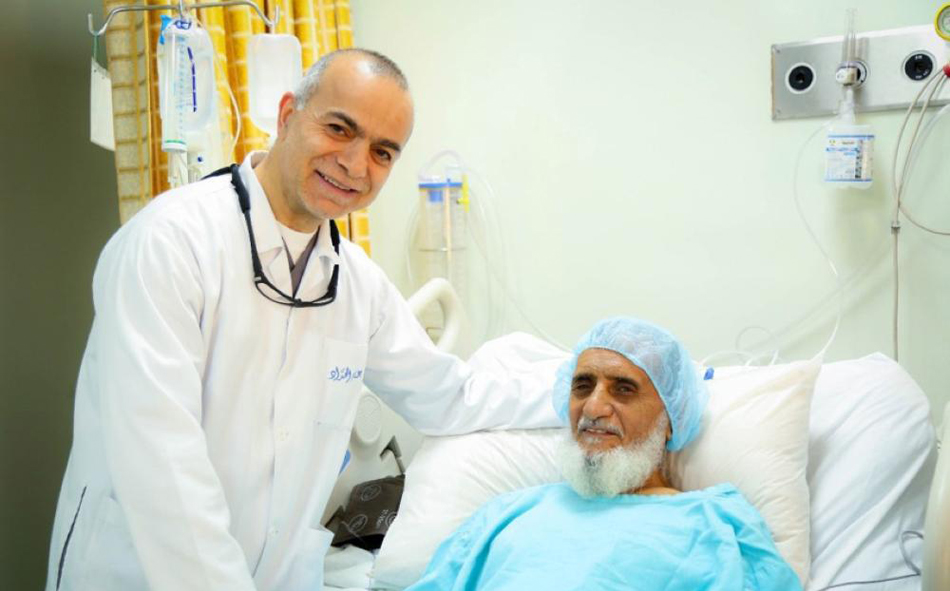 طبيب فلسطيني يزرع صمامًا تاجيًّا لسعودي دون جراحة.. إليك التفاصيل