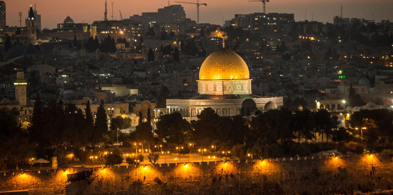 القدس الدولية: إطفاء الأنوار عن قبة الصخرة اعتداء على الأمة