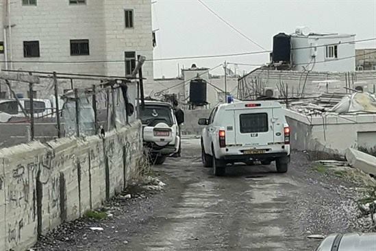 الاحتلال يعتقل عمالًا فلسطينيين بعد مطاردة مركبتهم بالقدس