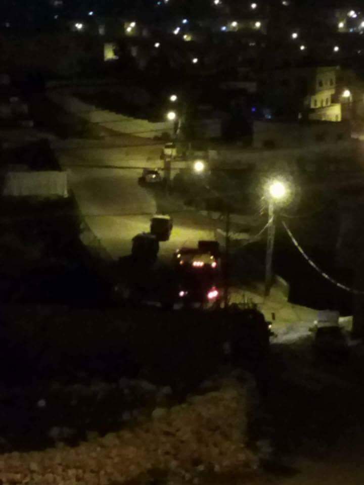 إصابات واعتقال 30 فلسطينيًّا ليلًا بأنحاء الضفة