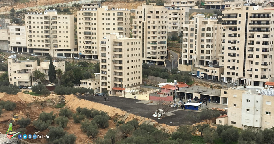 الاحتلال يخطر بهدم 3 مساكن جنوب الخليل