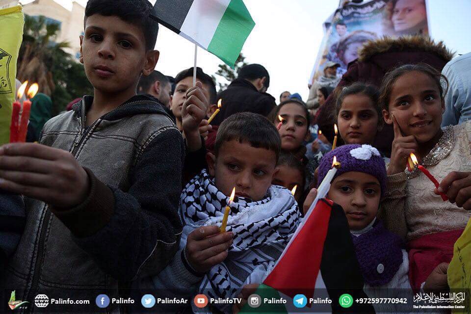 إضاءة الشموع بغزة تضامنُا مع الأسيرة عهد التميمي