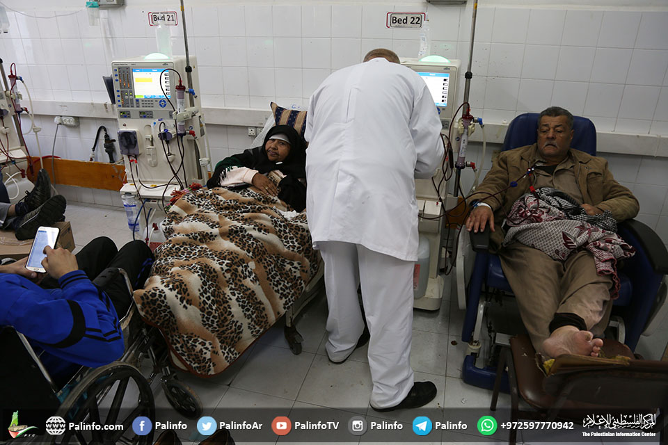 إضراب للنقابات الصحية في المستشفيات بغزة بسبب قطع الرواتب