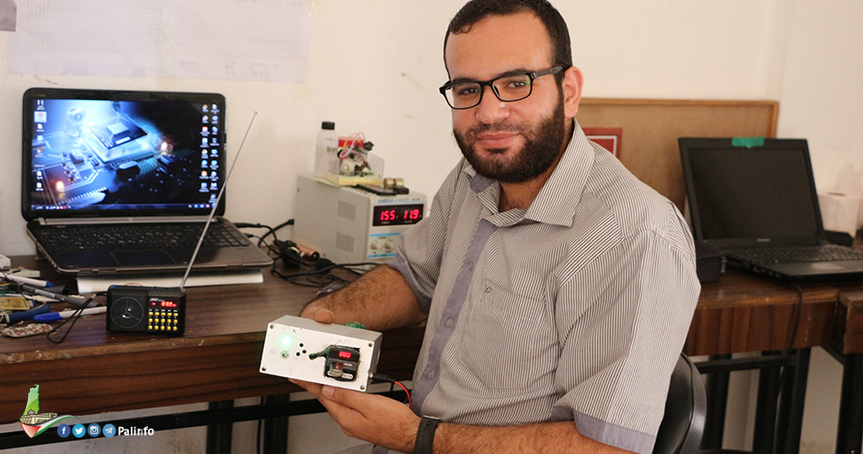 فلسطيني يبتكر محطة إرسال راديو بحجم حقيبة