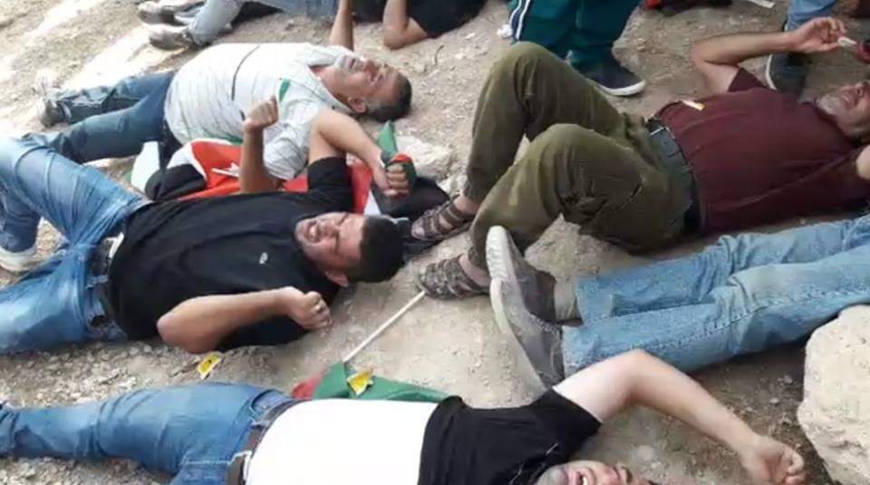 إصابات واعتقالات بقمع الاحتلال مسيرة سلمية بالخان الأحمر