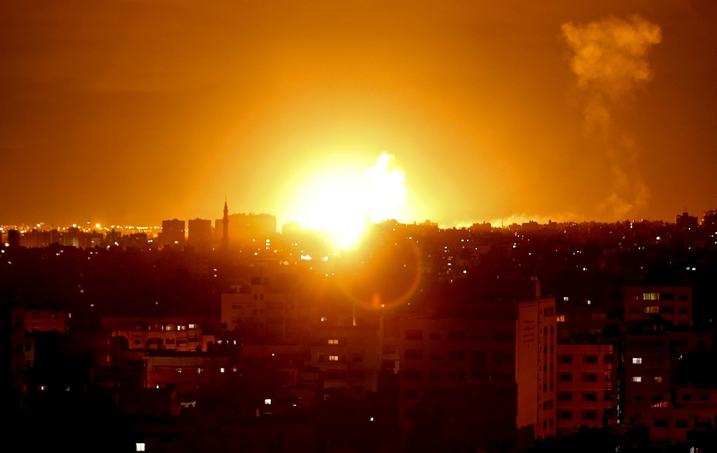 إسرائيل تقصف غزة.. والصمود والإرادة تتجلى