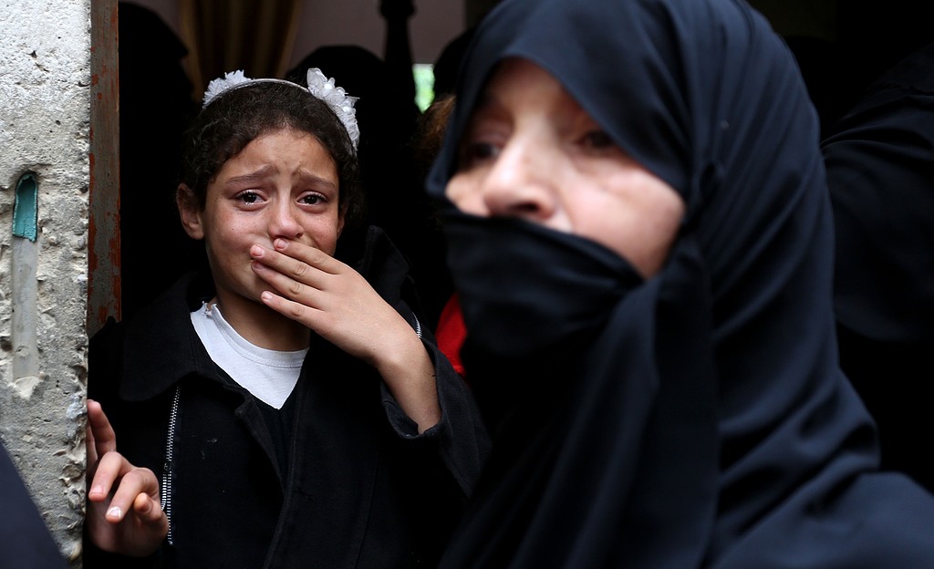 قطاع غزة يودع شهداء جمعة غزة صامدة ولن تركع