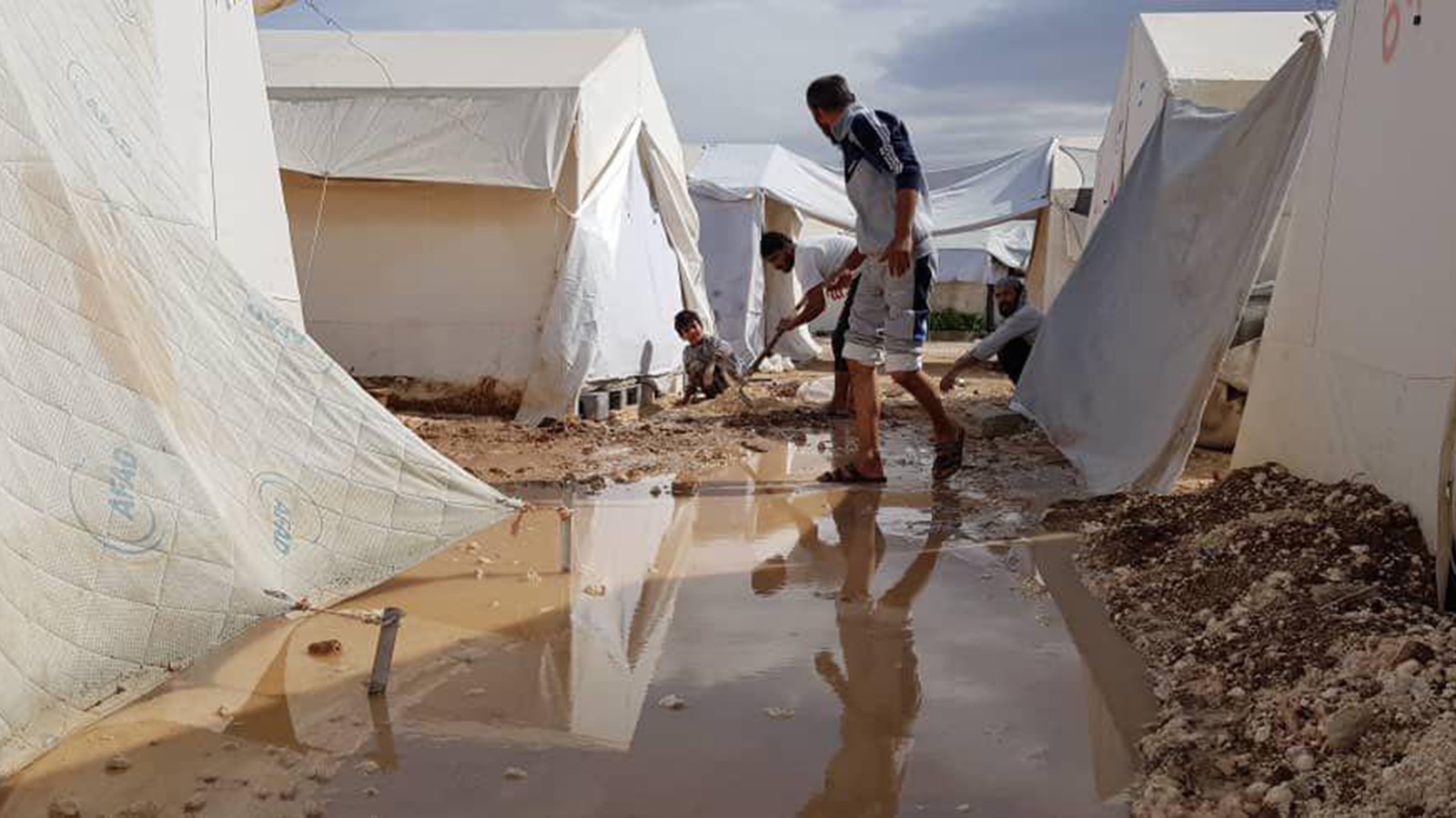 مخيم دير بلوط في الشمال السوري.. أوضاع صعبة وخدمات متناقصة