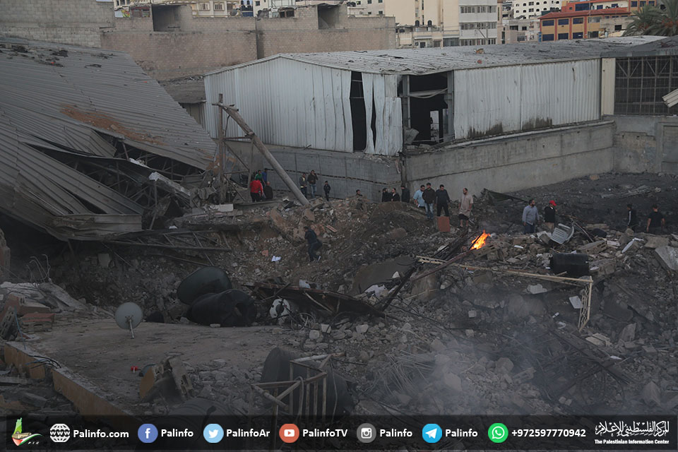 الطائرات الحربية الصهيونية تدمّر بناية سكنية بغزة