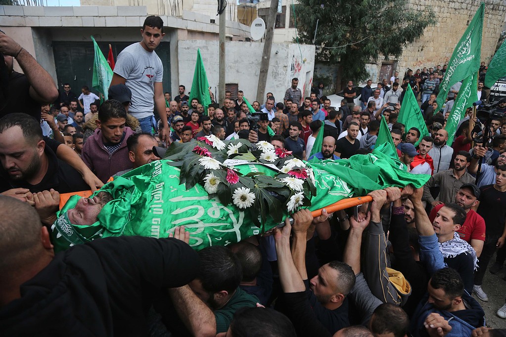 أعراس الشهادة تتعانق بين غزة والضفة