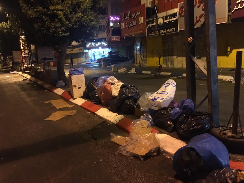 تراكم النفايات بشوارع جنين بسبب أزمة زهرة الفنجان
