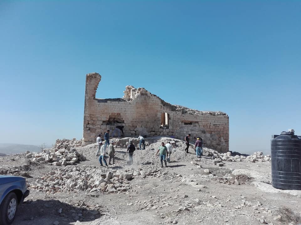 مستوطنون يقتحمون قلعة الشيخ شعلة بنابلس