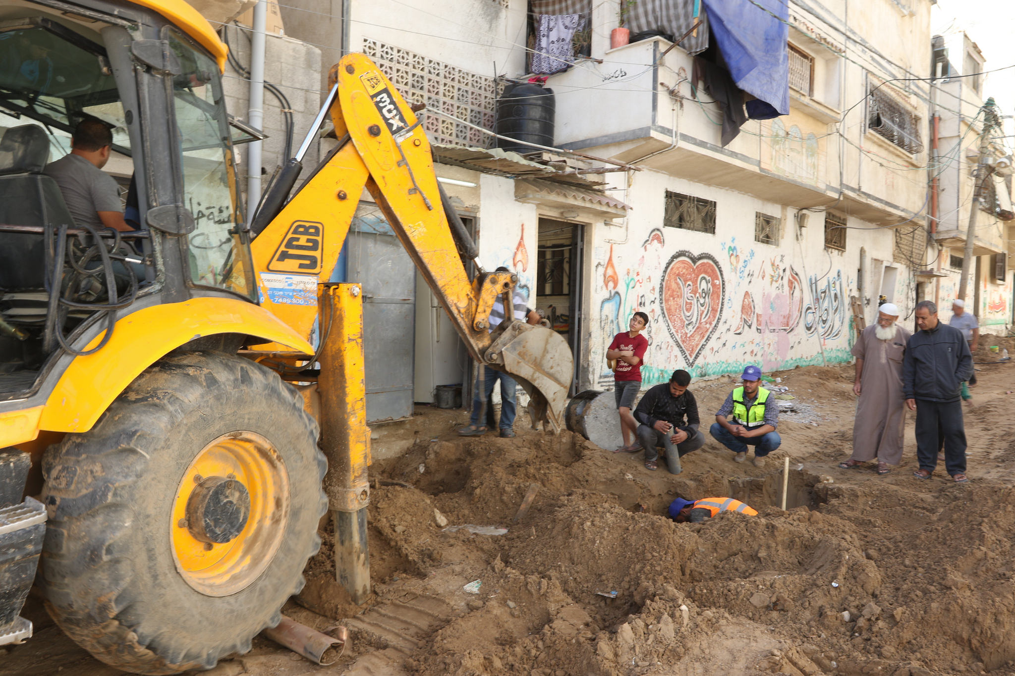 بلدية غزة تشرع في تطوير البنية التحتية لشوارع في حي الزيتون