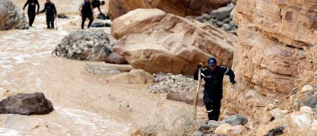 12 وفاة في الأردن بسبب السيول الجارفة