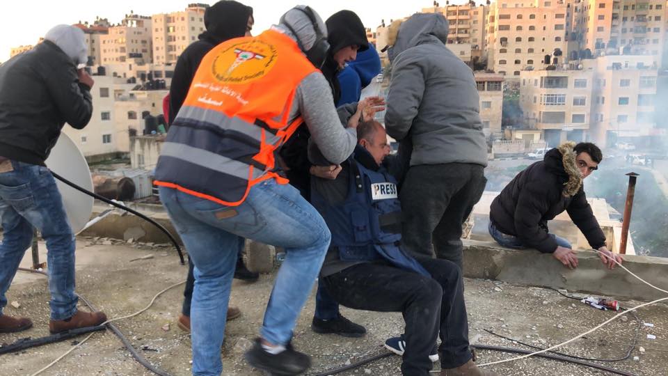 77 انتهاكًا إسرائيليًّا بحق الصحفيين الفلسطينيين خلال ديسمبر الماضي