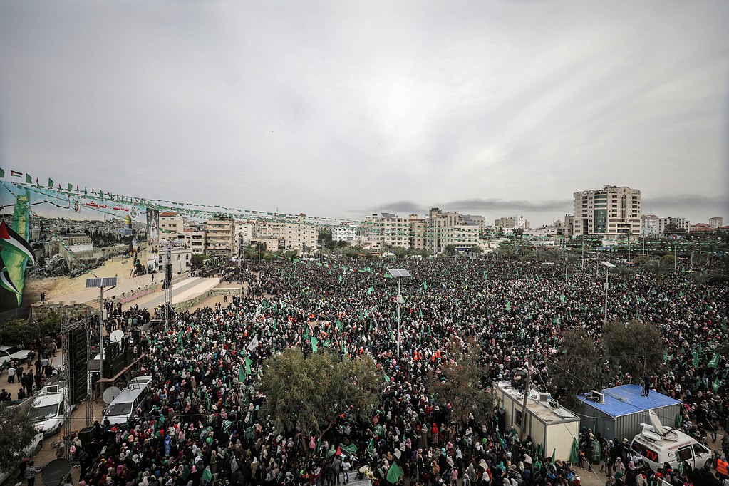 مهرجان انطلاقة حماس.. رسالة الحشود الهائلة!