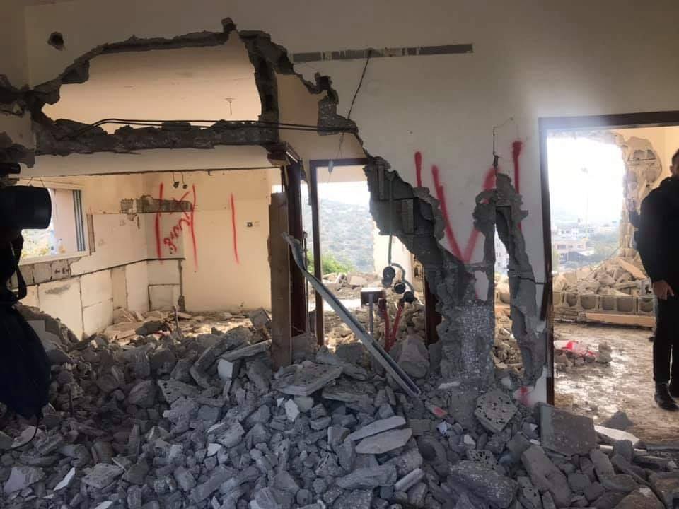 قوات الاحتلال تهدم منزل الشهيد أشرف نعالوة