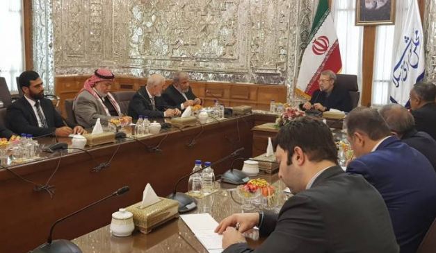 الوفد البرلماني الفلسطيني يلتقي رئيس البرلمان الإيراني